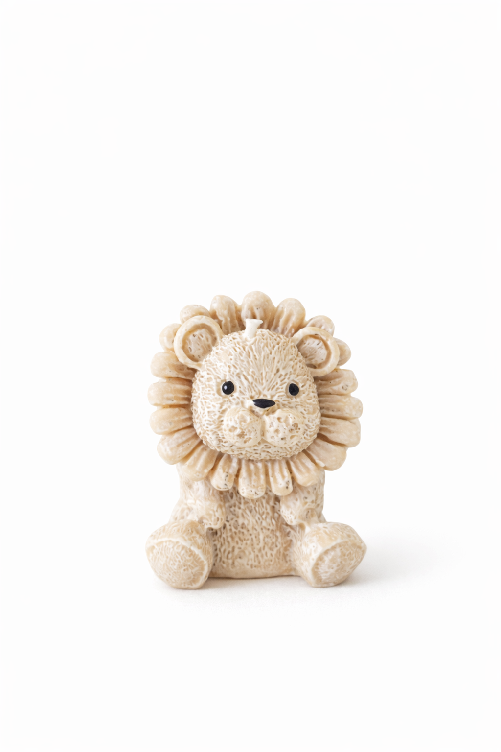 Kleine Löwenfigur als Teil einer personalisierten Baby Geschenkbox, süße Deko für Geburt oder Taufe
