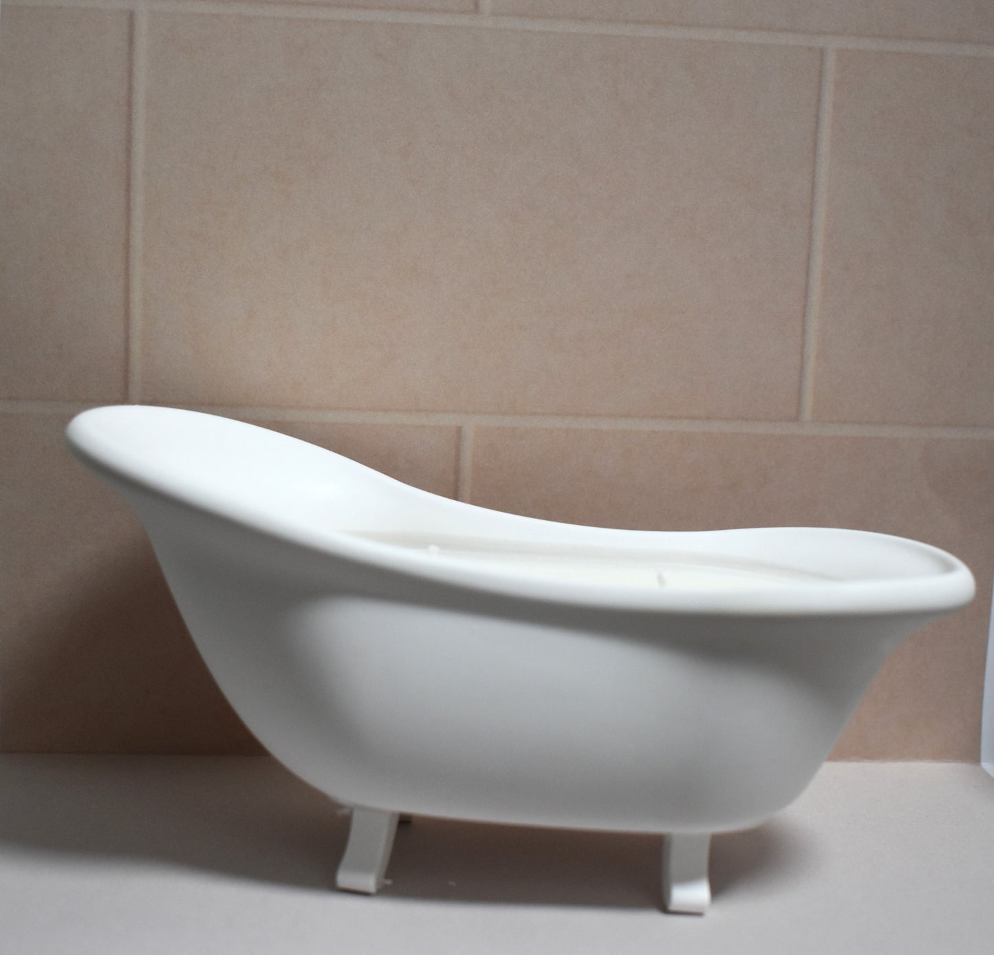 Badewannen Kerze als Wellness Deko im Badezimmer, entspannende Duftkerze als Geschenk für Ruhe und Wohlbefinden