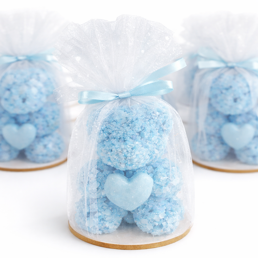 Blaues Baby Gastgeschenk in Organza Beutel mit Herzmotiv, ideales Geschenk zur Geburt eines Jungen oder Taufe