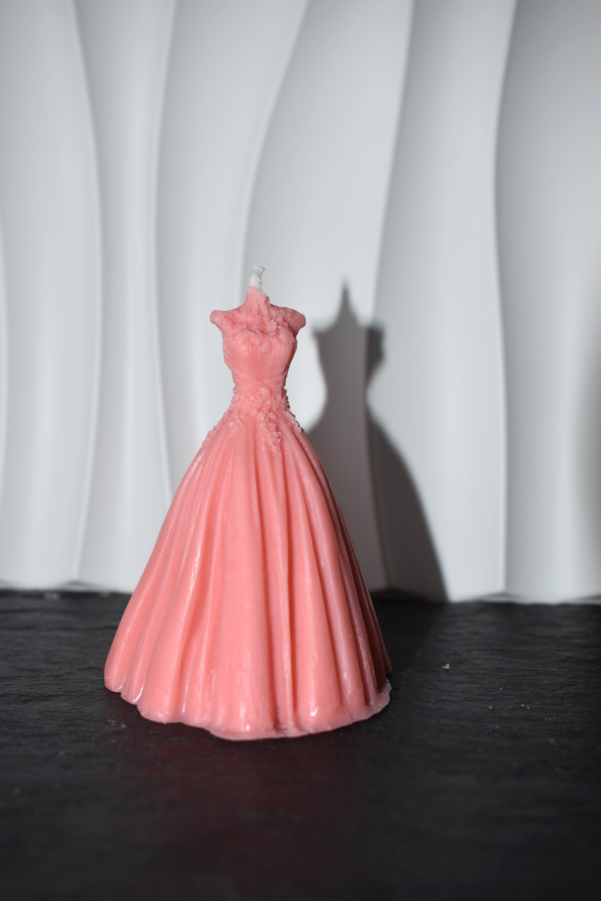 Rosa Kerze im Kleid Design, dekorative Geschenkidee für Hochzeit, Geburtstag oder besondere Anlässe