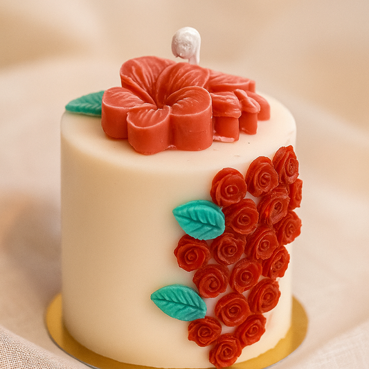 Torten Kerze mit roten Rosen im Cake Design als elegante Deko Kerze, besondere Geschenkidee für Geburtstage und Anlässe